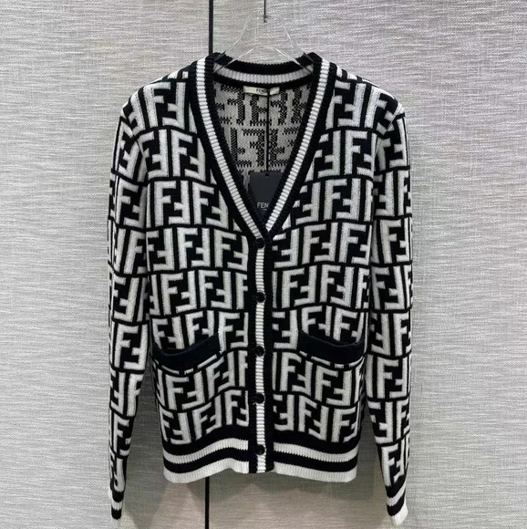 【FENDI】シルク100%　FFロゴ　カーディガン FENDI】シルク100% FFロゴ カーディガン 【公式通販】